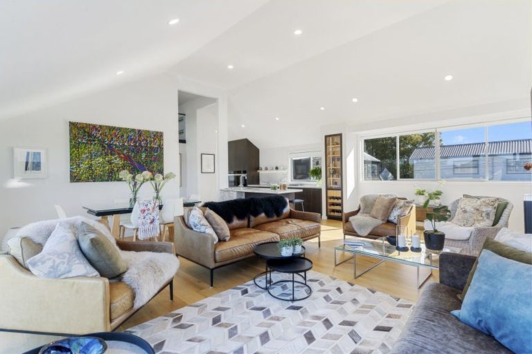 Photo of property in 2/43 Princes Street, Northcote Point, Auckland, 0627