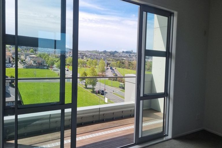 Photo of property in 1/63 Kestev Drive, Flat Bush, Auckland, 2016