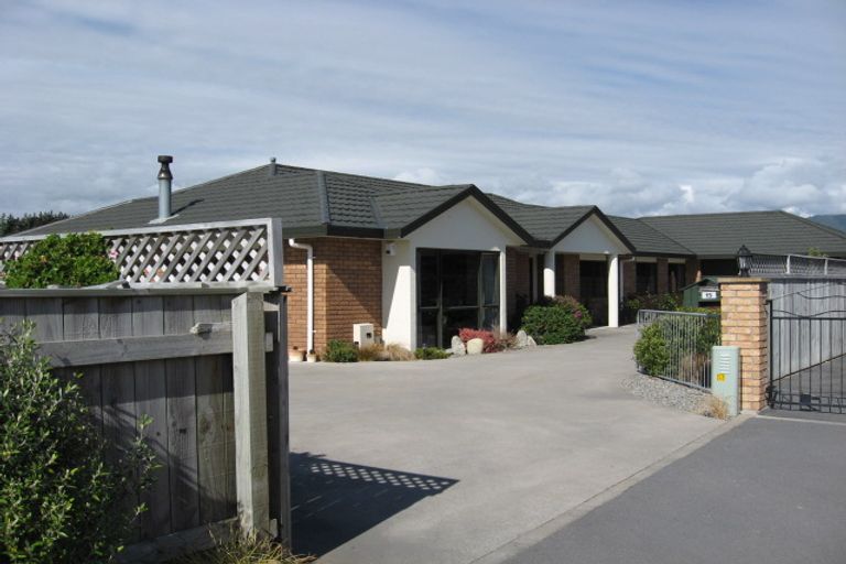 Photo of property in 15 Aburoc Place, Paraparaumu Beach, Paraparaumu, 5032