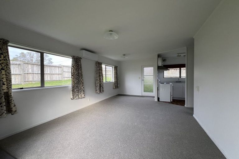 Photo of property in 1 Cleve Road, Green Bay, Auckland, 0604