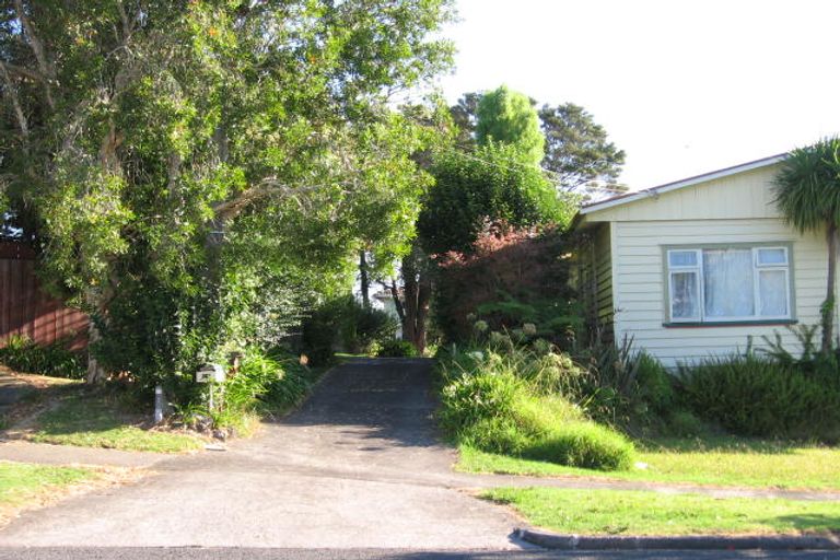 Photo of property in 2/13 Craigbank Avenue, New Lynn, Auckland, 0600