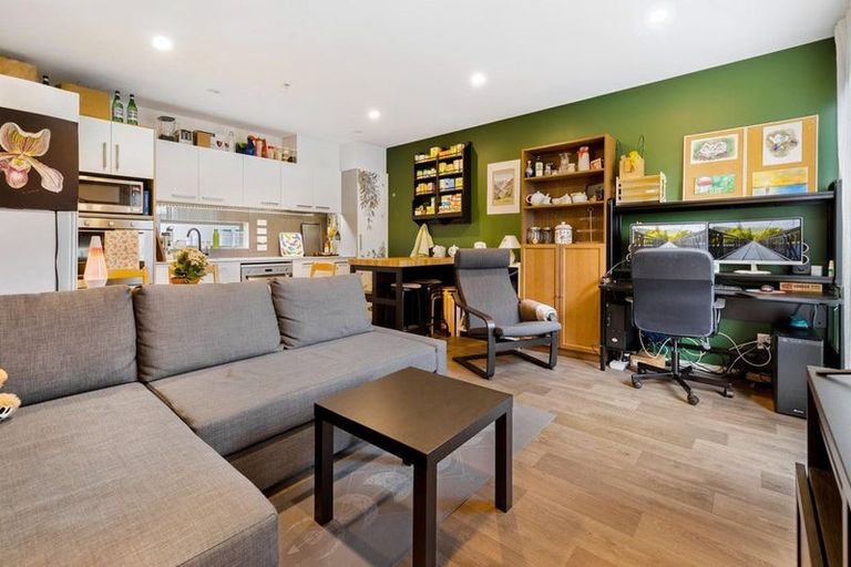 Photo of property in 5/160c Hobsonville Point Road, Hobsonville, Auckland, 0616