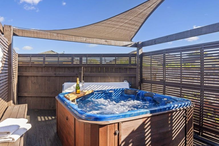 Photo of property in 18 Wood Leigh, Paraparaumu Beach, Paraparaumu, 5032