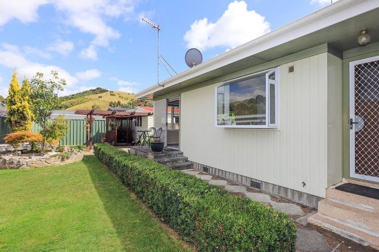 Photo of property in 48 Trigg Crescent, Taradale, Napier, 4112