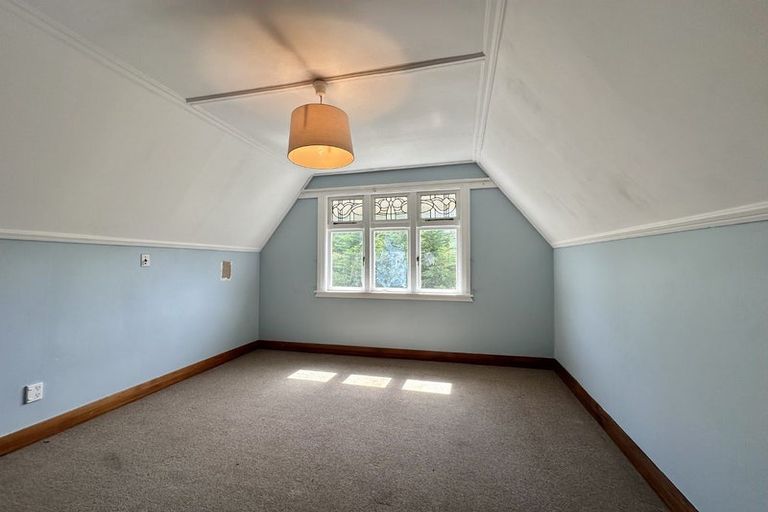 Photo of property in 84 Cambridge Terrace, Waterloo, Lower Hutt, 5011