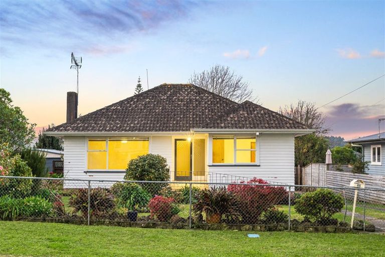 Photo of property in 46 Fairclough Road, Beach Haven, Auckland, 0626