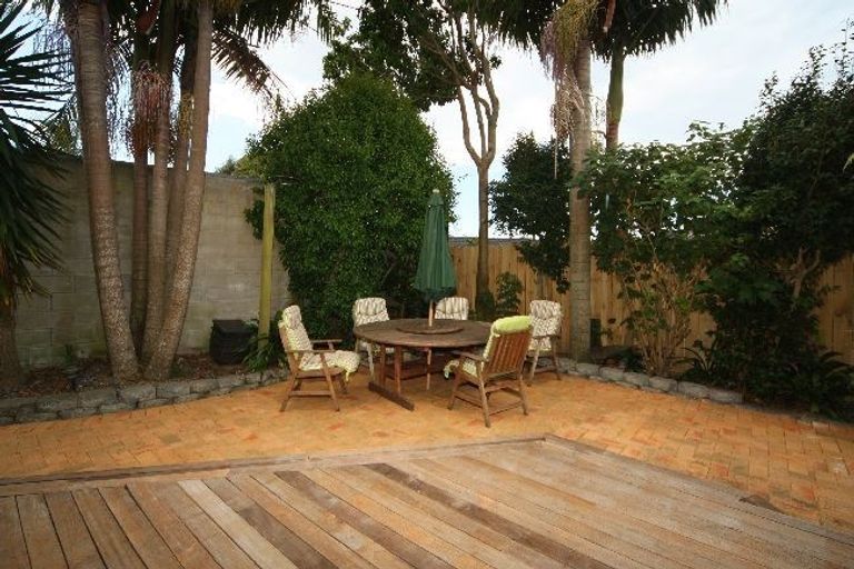 Photo of property in 48 Knightsbridge Drive, Forrest Hill, Auckland, 0620