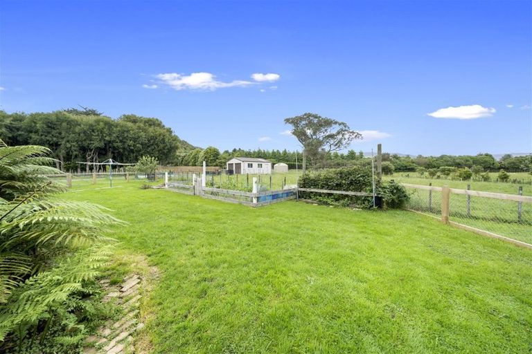Photo of property in 468 Tararua Road, Levin, 5571