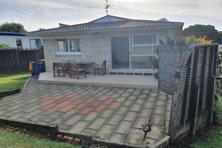 Photo of property in 2/66 Becroft Drive, Forrest Hill, Auckland, 0620