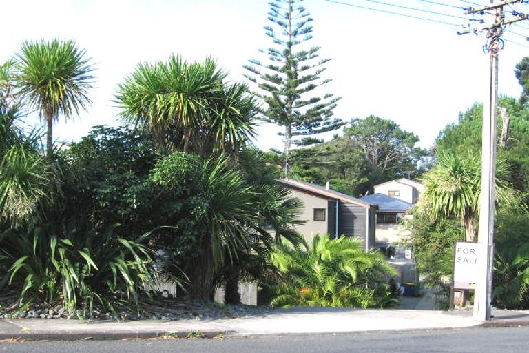Photo of property in 1/10 Marina Road, Torbay, Auckland, 0630