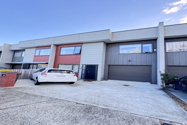 Photo of property in 48 Bordeaux Parade, Te Atatu South, Auckland, 0610