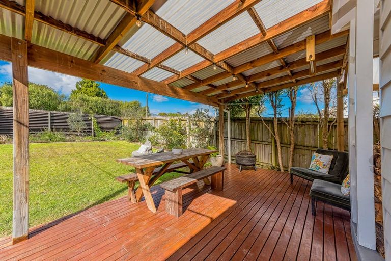 Photo of property in 10 Marie Crescent, Te Atatu South, Auckland, 0610