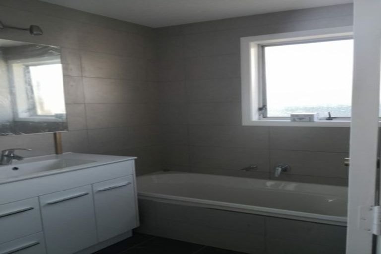 Photo of property in 32 Walworth Avenue, Pakuranga Heights, Auckland, 2010