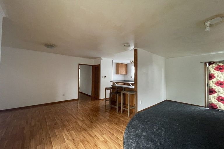 Photo of property in 10 Magdalen Place, West Harbour, Auckland, 0618