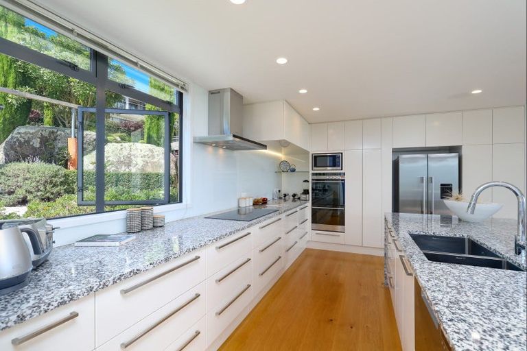 Photo of property in 28 The Cliffs, Britannia Heights, Nelson, 7010