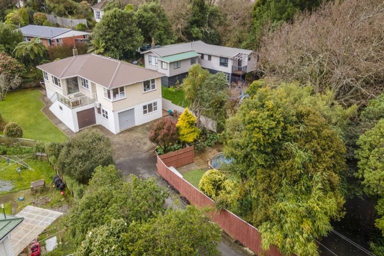 Photo of property in 3 South Street, Tawa, Wellington, 5028