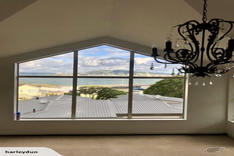 Photo of property in 16 Curnow Way, Kaiwharawhara, Wellington, 6035