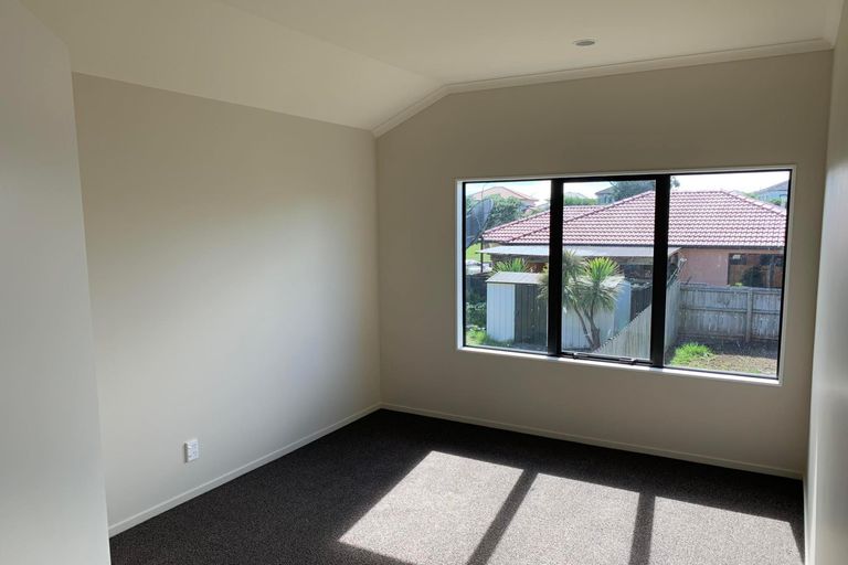 Photo of property in 16 Secoia Crescent, Mangere, Auckland, 2022