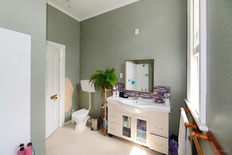 Photo of property in 66 Timaru Road, Waimate, 7924