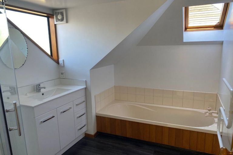 Photo of property in 9 Clyde Road, Upper Riccarton, Christchurch, 8041