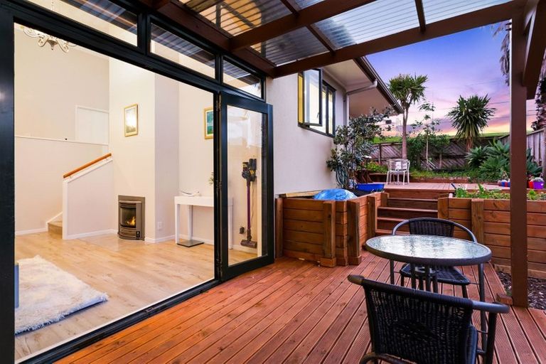 Photo of property in 24 Cinnabar Place, Westgate, Auckland, 0614