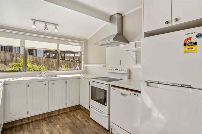 Photo of property in 2/6 Miraka Place, Birkenhead, Auckland, 0626