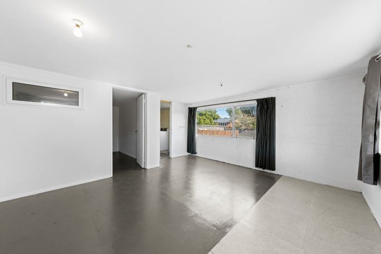 Photo of property in 3 Airedale Place, Waitara, 4320