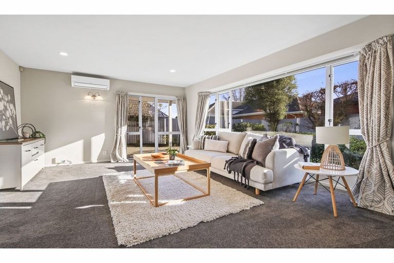 Photo of property in 2 Hatfield Place, Avonhead, Christchurch, 8042