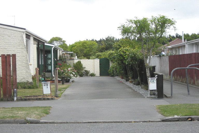 Photo of property in 2/219 Queenspark Drive, Parklands, Christchurch, 8083