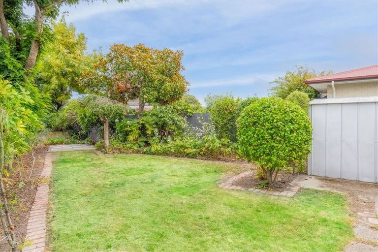 Photo of property in 76 Greendale Avenue, Avonhead, Christchurch, 8042