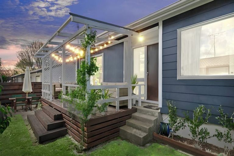 Photo of property in 1/72 Hyperion Drive, Randwick Park, Auckland, 2105