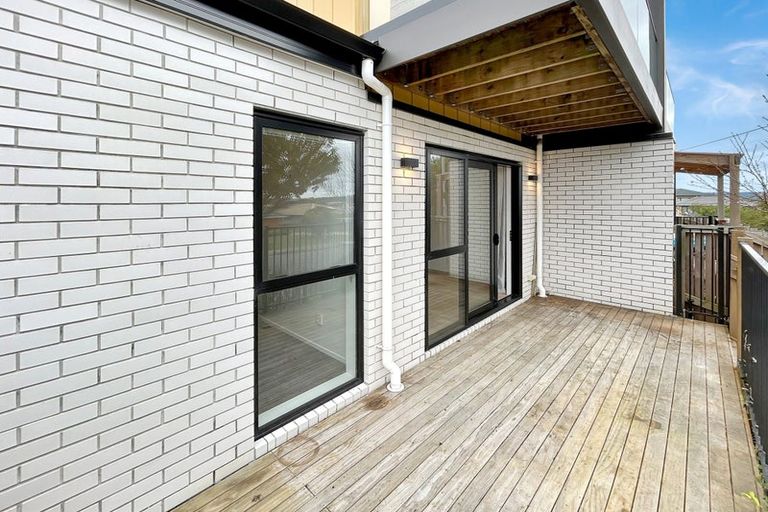 Photo of property in 2/28 Vodanovich Road, Te Atatu South, Auckland, 0610
