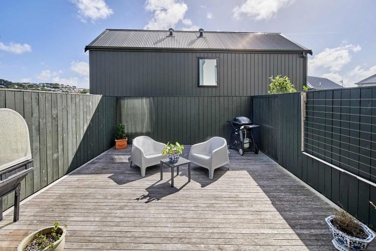 Photo of property in 9/6 Oswald Crescent, Paparangi, Wellington, 6037