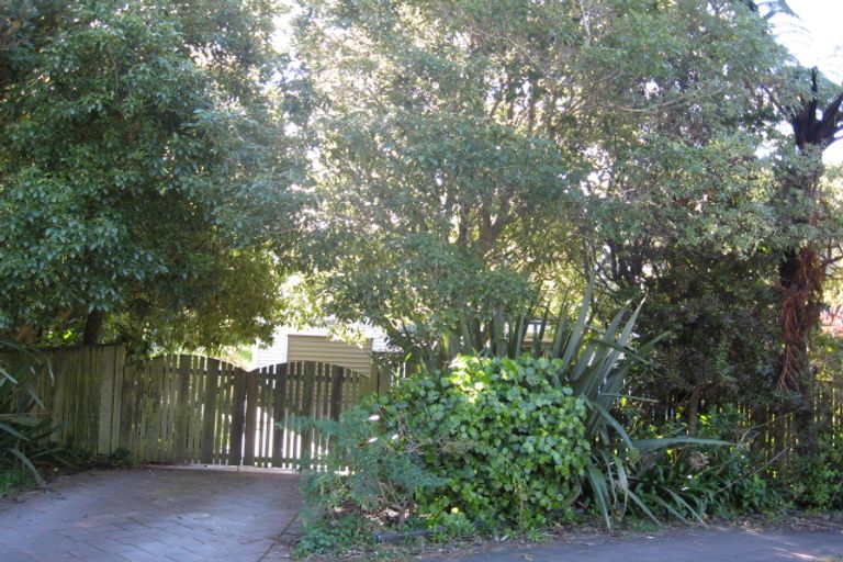 Photo of property in 12 Plymouth Street, Karori, Wellington, 6012