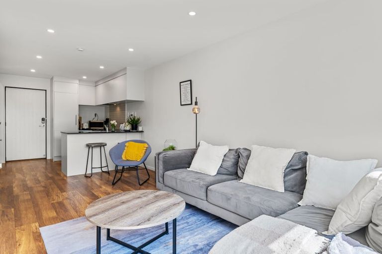 Photo of property in 8/36 Kaipatiki Road, Glenfield, Auckland, 0629