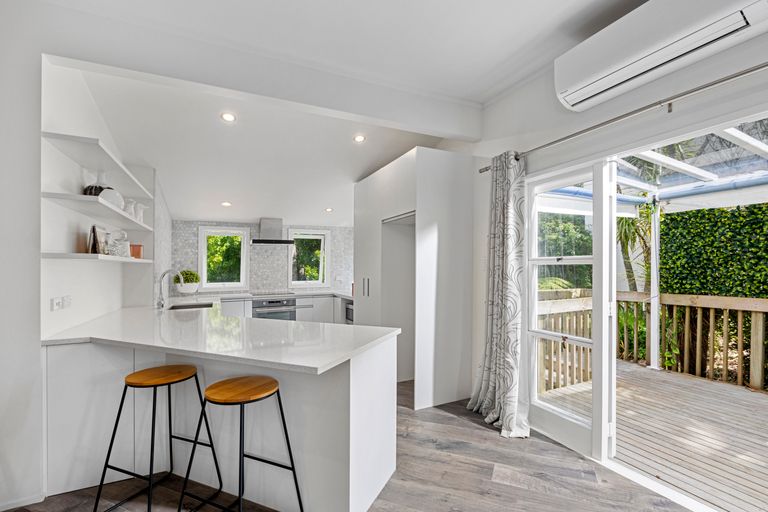 Photo of property in 1/5 Scarlock Avenue, Browns Bay, Auckland, 0630