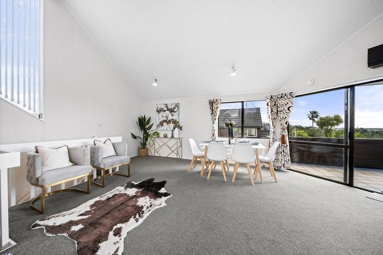 Photo of property in 1/56 Aberdeen Road, Campbells Bay, Auckland, 0620