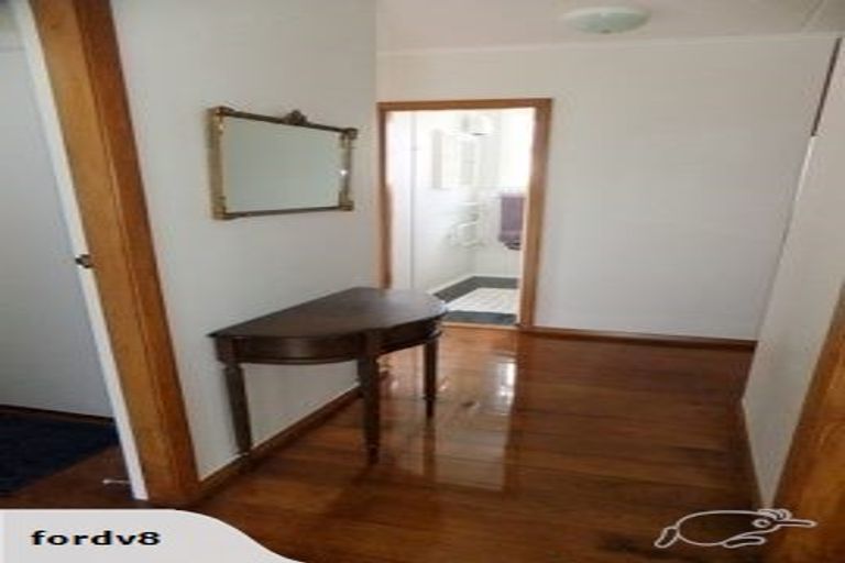 Photo of property in 39 Exeter Crescent, Takaro, Palmerston North, 4412