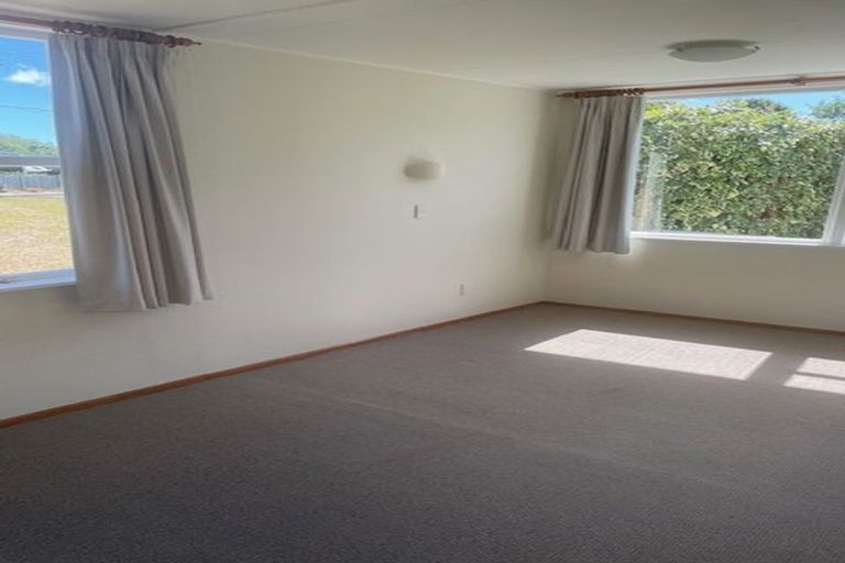 Photo of property in 21 Rauparaha Street, Waikanae Beach, Waikanae, 5036