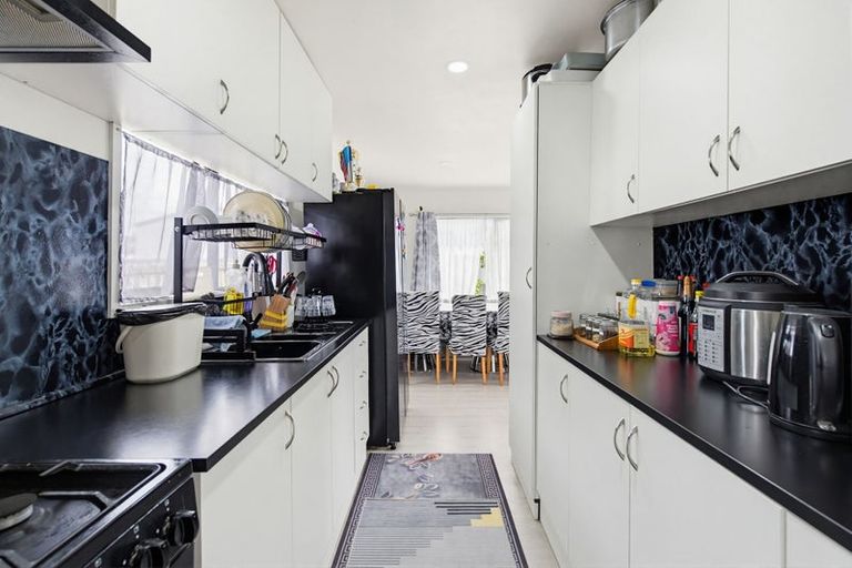 Photo of property in 2/31 Solveig Place, Randwick Park, Auckland, 2105