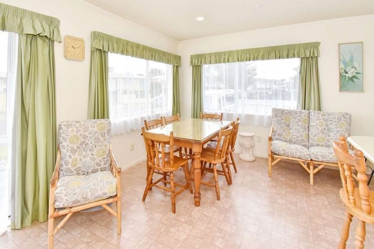 Photo of property in 25 Addington Avenue, Manurewa, Auckland, 2102