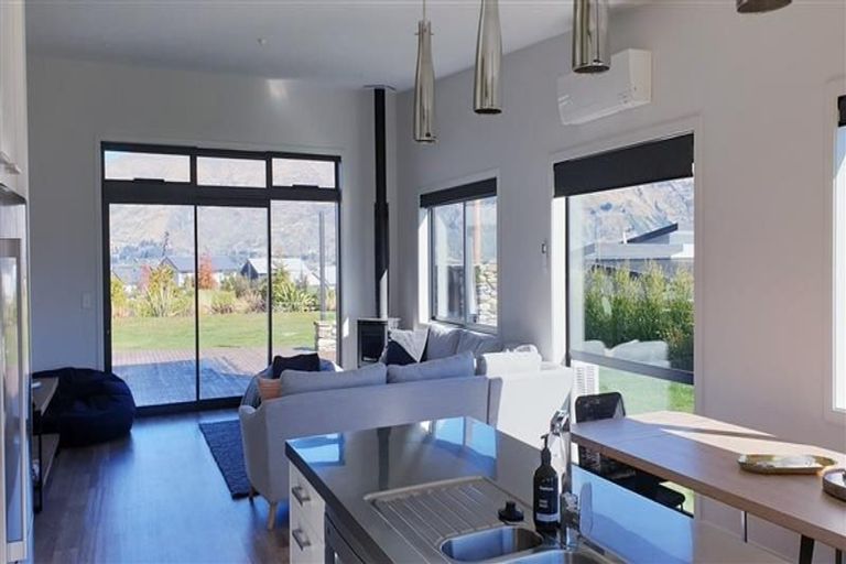 Photo of property in 6 Clutha Place, Wanaka, 9305