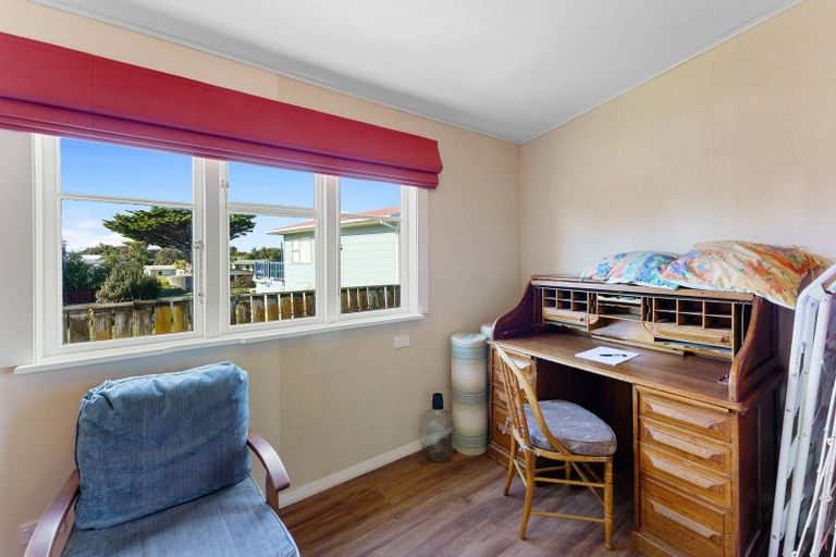 Photo of property in 34 Manga-pirau Street, Waikawa Beach, Manakau, 5573