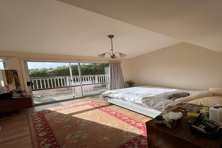 Photo of property in 2/390 Glenfield Road, Glenfield, Auckland, 0629