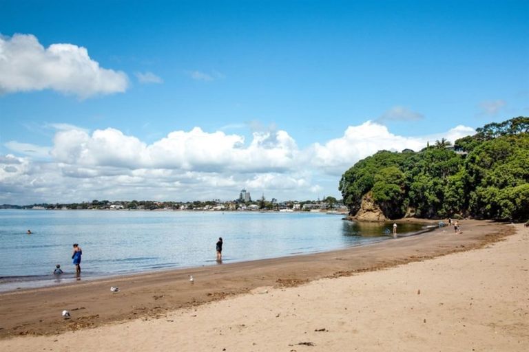 Photo of property in 2/4 The Esplanade, Castor Bay, Auckland, 0620