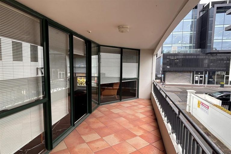 Photo of property in Regent Courts, 2/75 Gloucester Street, Christchurch Central, Christchurch, 8013