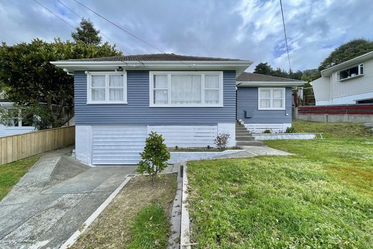 Photo of property in 6 Reid Road, Wainuiomata, Lower Hutt, 5014