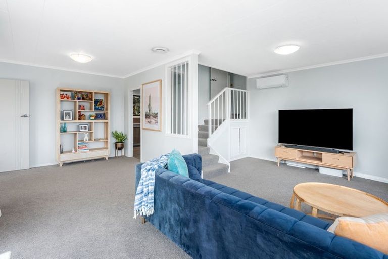 Photo of property in 4 Kahu Road, Paremata, Porirua, 5024