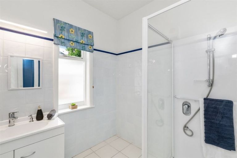 Photo of property in 2/71 Dyers Pass Road, Cashmere, Christchurch, 8022