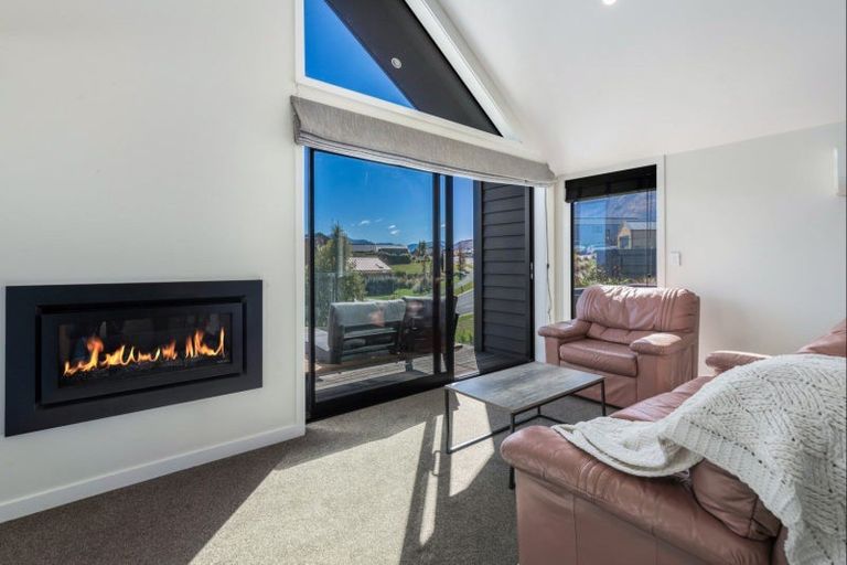 Photo of property in 8 Falconer Rise, Jacks Point, Queenstown, 9371